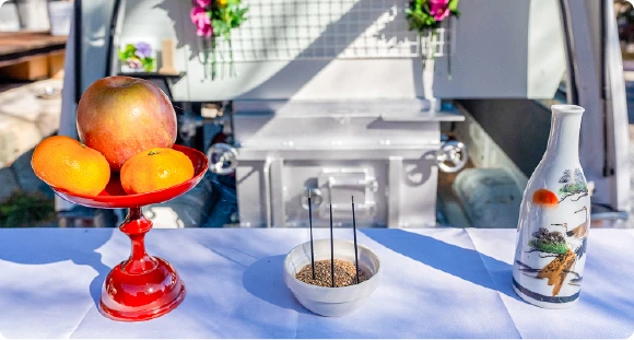 火葬前の祭壇の写真