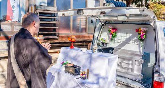 供養の様子01の写真